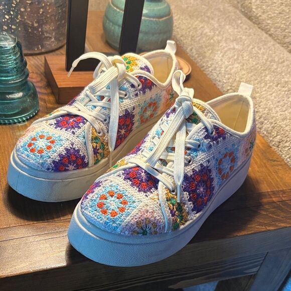 Like NEW Dirty Laundry Multicolor Crochet Sneakers - Picture 1 of 12